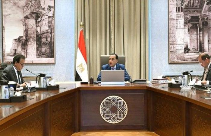رئيس الوزراء يعقد اجتماعًا لمتابعة طرح فرص استثمارية جديدة في قطاع الصحة
