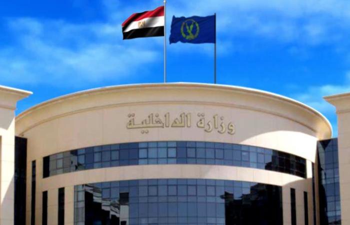 الداخلية: الفيديو المتداول لتجاوز فرد شرطة «قديم» وتم محاسبته وإنهاء خدمته