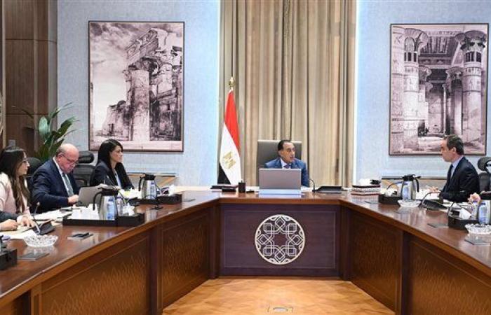 رئيس الوزراء يتابع إجراءات فض التشابكات المالية ...