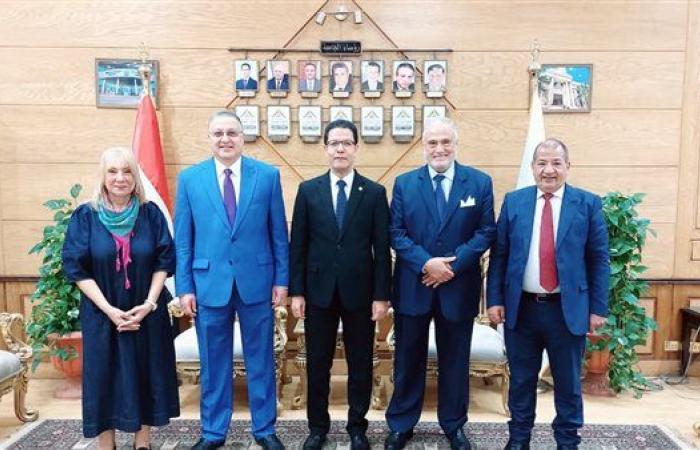 رئيس جامعة بنها يترأس لجنة اختيار عميد كلية الحقوق