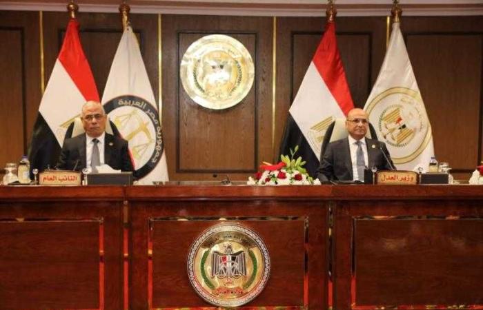 أعضاء النيابة العامة الجدد يؤدون اليمين القانونية أمام وزير العدل بحضور النائب العام