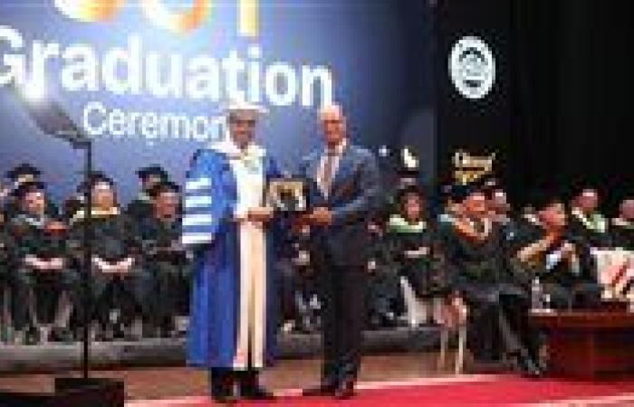 جامعة زويل تكرم «بيت الزكاة والصدقات» لدعمه المِنَح التعليمية