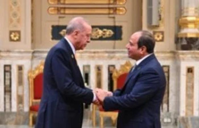 الرئيس السيسي يلتقي أردوغان في الدوحة ويؤكدان رفض العدوان الإسرائيلي ودعمهما لحل الدولتين