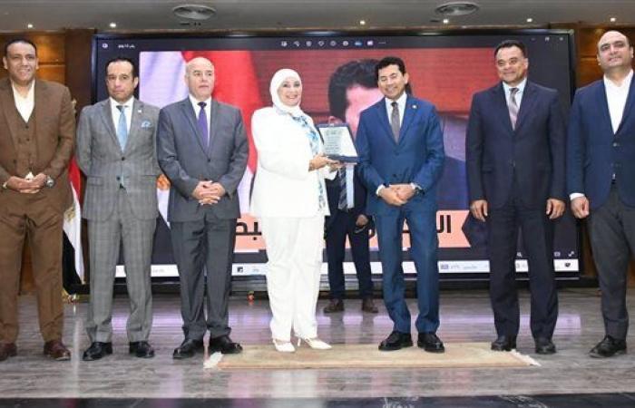 وزير الرياضة يشهد مؤتمر تمكين المرأة للاتحاد العام لشباب العمال