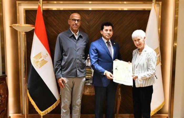 وزير الرياضة يلتقي رئيس الاتحاد الدولي للاسكواش
