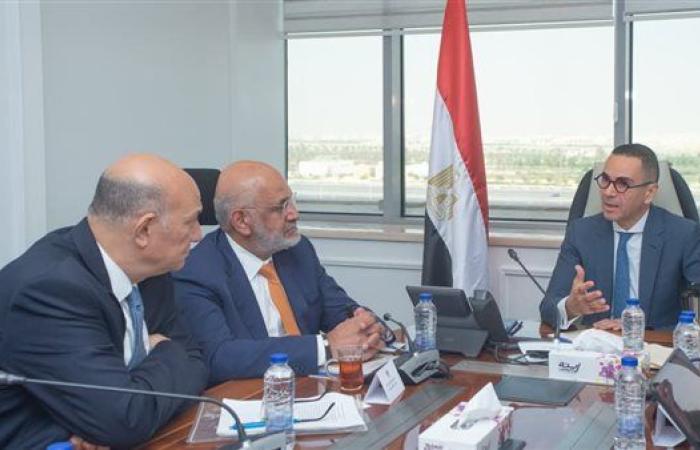وزير الاستثمار يلتقى وفد البنك الدولي لاستعراض سبل تطوير الشراكة بينهما