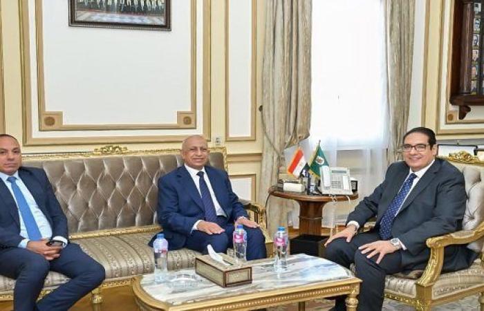 رئيس جامعة القاهرة يفتح آفاق تعاون جديدة مع رئيس الأكاديمية العربية للعلوم والتكنولوجيا