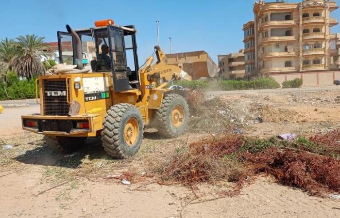 تكثيف حملات النظافة والتجميل ورفع الإشغالات بالحي الرابع بمدينة العاشر من رمضان
