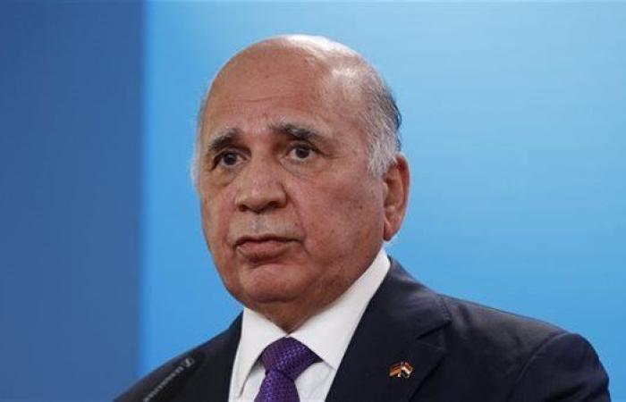 وزيرا الخارجية العراقي والإيراني يبحثان تعزيز العلاقات الثنائية وتطورات الأوضاع بالمنطقة