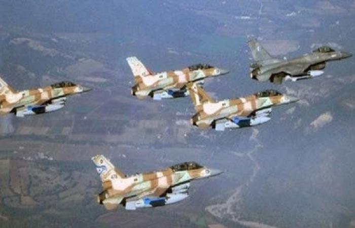 طيران الاحتلال الإسرائيلي يشن 12 غارة على ميناء الحديدة