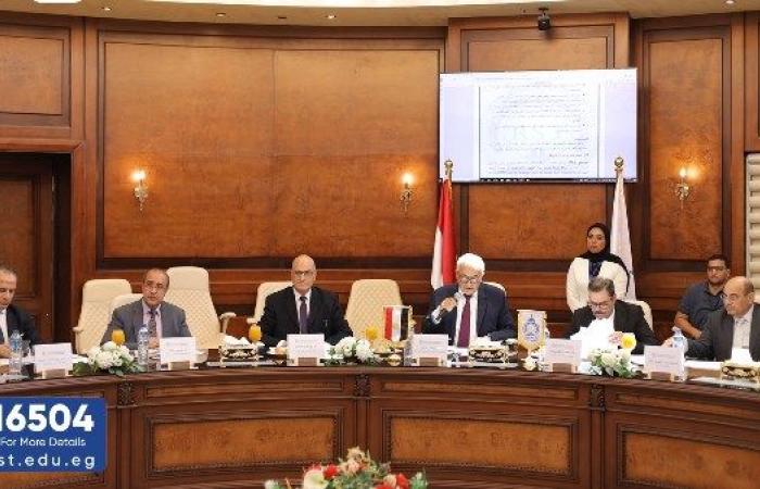 مجلس جامعة الريادة يناقش استعدادات بدء العام الدراسي ويوافق علي لوائح الكليات الجديدة