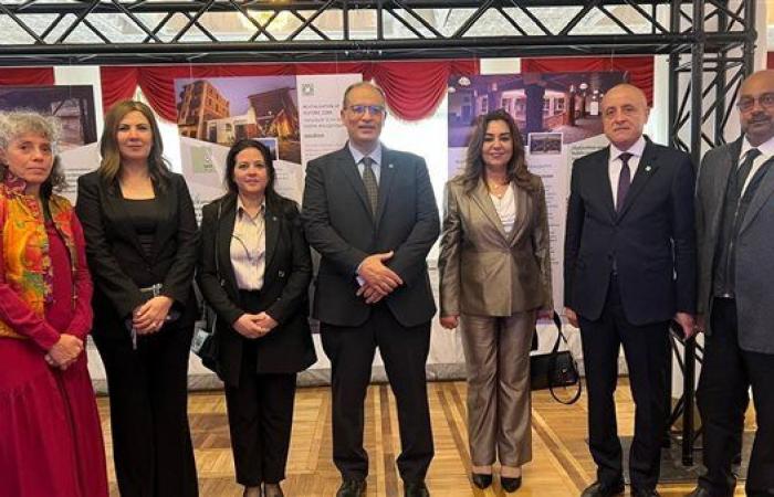 تسليم جائزة الآغاخان الدولية عن مشروع "إعادة إحياء إسنا التاريخية" بالأقصر