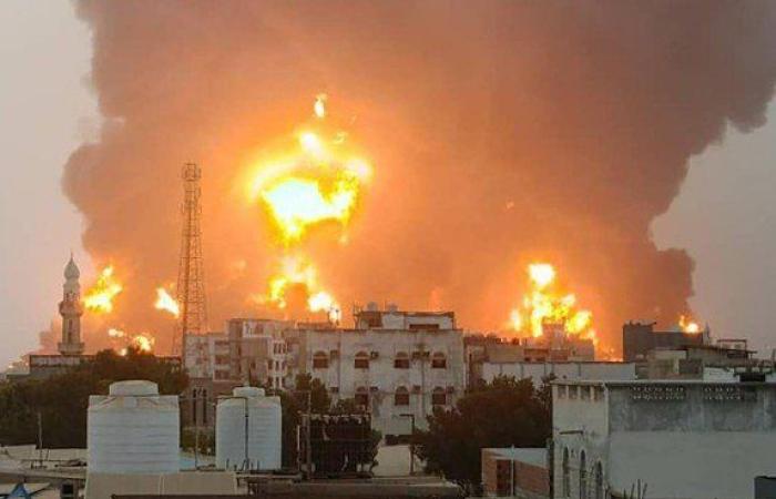 عاجل.. انفجارات تهز ميناء الحديدة باليمن بعد دقائق من تهديد الاحتلال الإسرائيلي بقصفه
