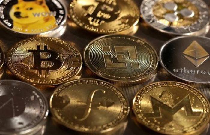 العملات المشفرة تتراجع جماعيًا بقيادة "بيتكوين" مع ترقب الأسواق لتخفيض الفائدة الأمريكية