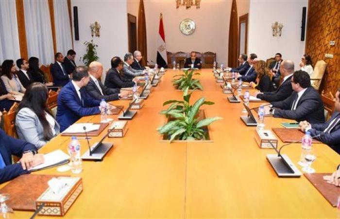 وزير الخارجية يجتمع مع قيادات وأعضاء قطاع الشئون متعددة الأطراف والامن الدولى
