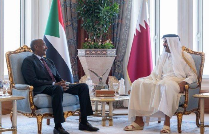 أمير قطر يبحث مع رئيس مجلس السيادة الانتقالي السوداني مستجدات الأوضاع الإقليمية