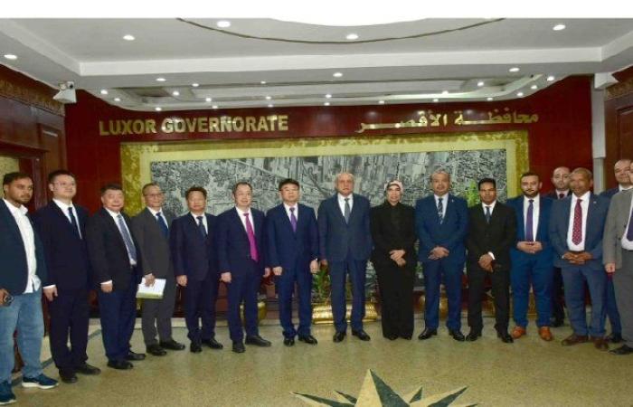 محافظ الأقصر يستقبل نائب عمدة مقاطعة جيانغشى الصينية لبحث سبل التعاون المشترك