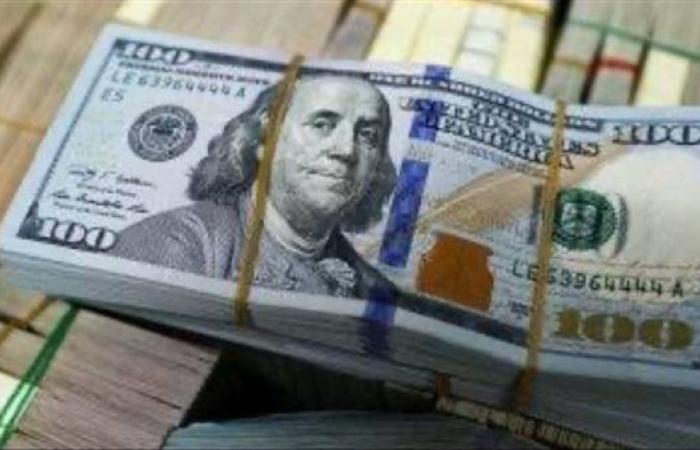 سعر الدولار اليوم.. استقرار نسبي بعد موجة ارتفاع بسيطة (آخر تحديث)