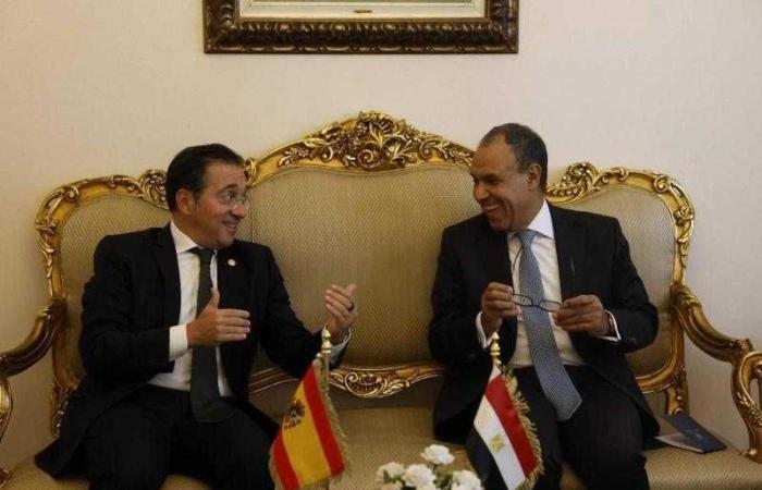 وزير الخارجية يلتقى مع نظيره الإسباني