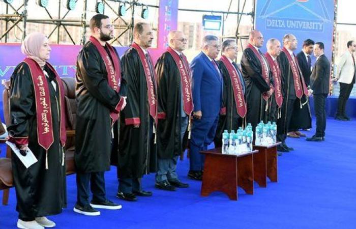 محافظ الدقهلية يشهد حفل تخرج كليات طب الأسنان والصيدلة والهندسة بجامعة الدلتا