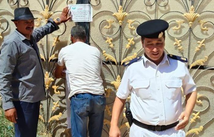 غلق وتشميع 18 محل وبدروم مخالف في دمياط الجديدة