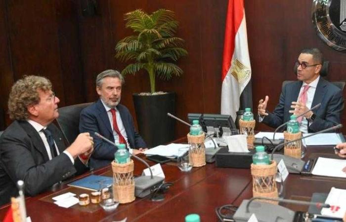 وزير الاستثمار يلتقى السفير الإيطالي بالقاهرة ووفد شركة تكنوكاب لبحث سبل تعزيز التعاون المشترك