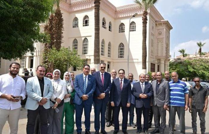 رئيس جامعة القاهرة يفتتح مسجد المدينة الجامعية بعد تجديد شامل لمرافقه