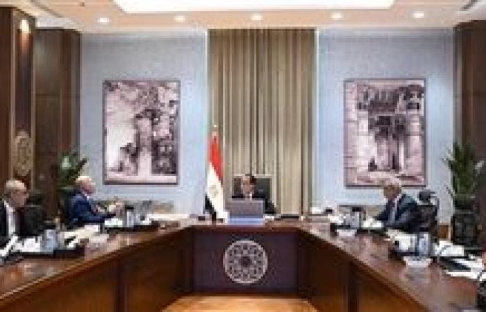 رئيس الوزراء يتابع مع محافظ القاهرة الموقف التنفيذى لعدد من مشروعات المحافظة