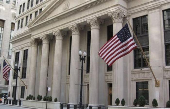 انخفاض عوائد السندات الأمريكية مع متابعة المستثمرين لسياسة الفيدرالي النقدية