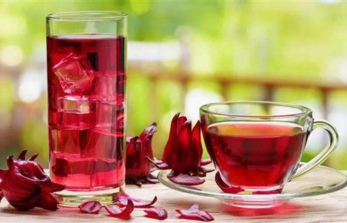 يحسن حركة الأمعاء.. فوائد شرب الكركديه