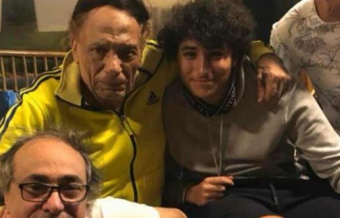 أحدث ظهور للزعيم.. أكرم السعدني ينشر صورة برفقة عادل إمام