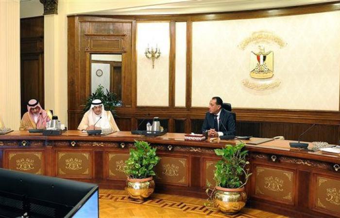 رئيس الوزراء يناقش مع وزير الدولة السعودي حزمة الاستثمارات في مصر