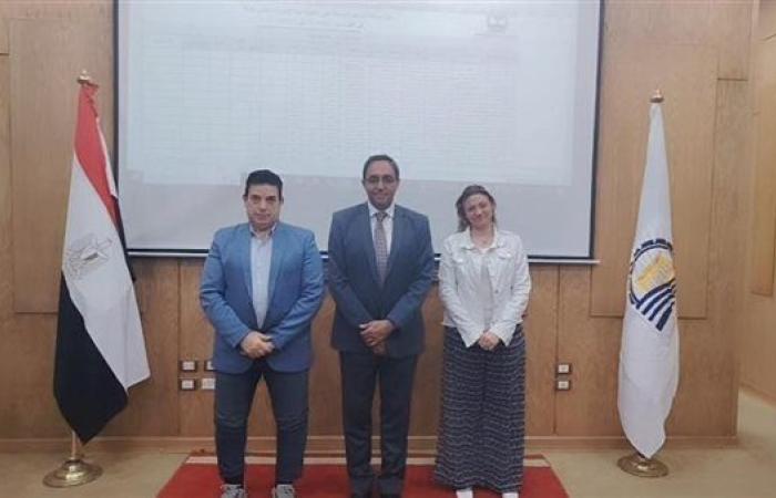 محافظ قنا يناقش آليات تقنين أراضي الدولة والتعامل مع المتقاعسين