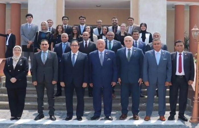 جامعة القاهرة ومجلس الدفاع الوطني يطلقان تدريبًا صيفيًا غير مسبوق لطلاب كلية الاقتصاد والعلوم السياسية