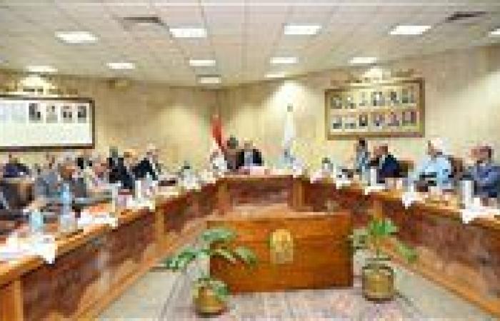 رئيس جامعة أسيوط يؤكد على أهمية الأنشطة الطلابية كجزء أساسي من العملية التعليمية