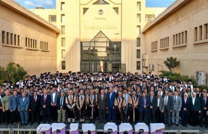 رئيس جامعة طنطا يشهد حفل تخريج الدفعة الـ30 من كلية الهندسة