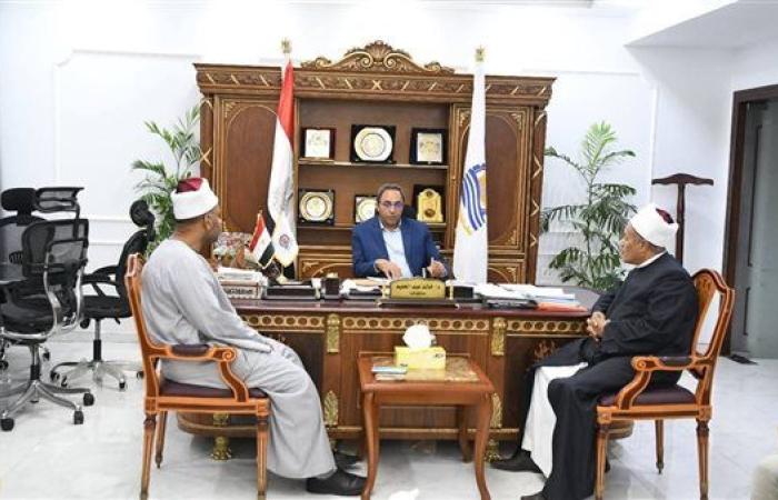 مدير  أوقاف قنا يلتقي بمحافظ قنا لعرض مبادرة "صحح مفاهيمك"
