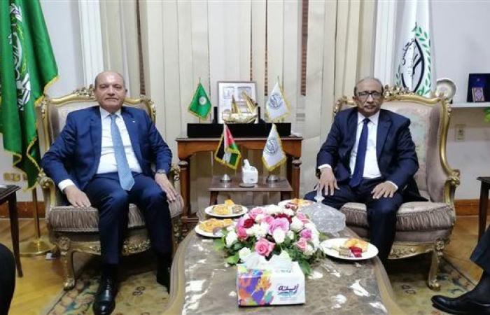 أمين عام الوحدة الاقتصادية يستقبل السفير الأردني في القاهرة