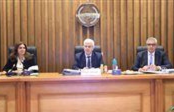 عاجل|البناطيل المقطعة والفيزون.. 10 محظورات على الطلاب الجدد داخل الحرم الجامعي