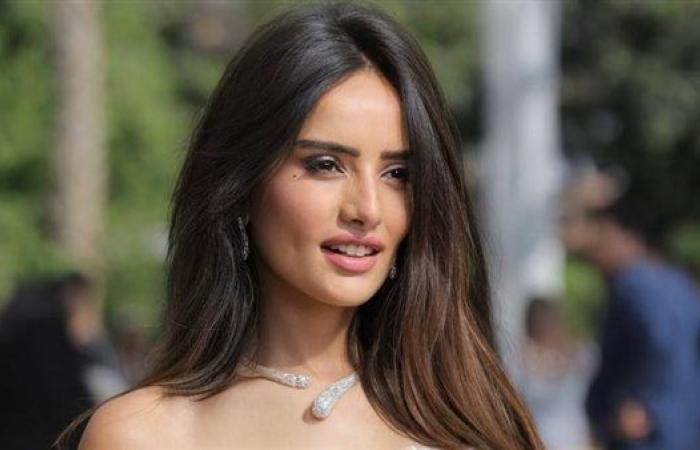 بالفيديو.. زينة تشوق جمهورها لمسلسل "ورد وشيكولاته" قبل عرضه