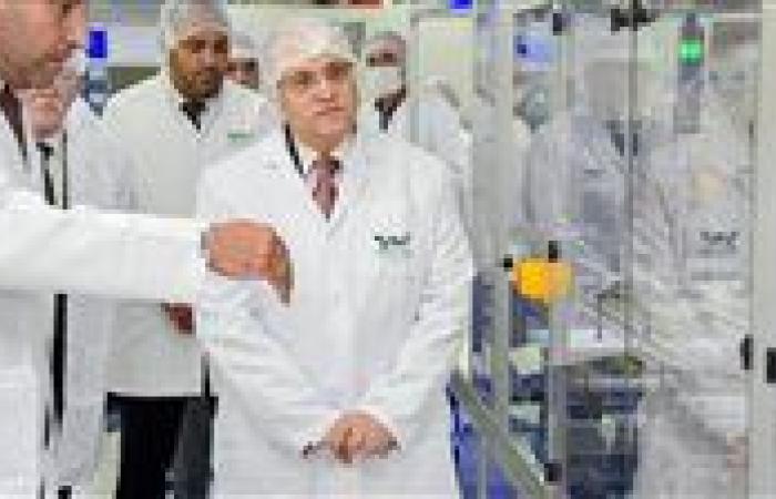 رئيس هيئة الدواء يؤكد الالتزام بتعزيز صناعة المستلزمات الطبية محليًا