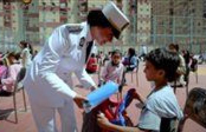«الداخلية» توزع حقائب مدرسية على الأيتام والمناطق الحضارية