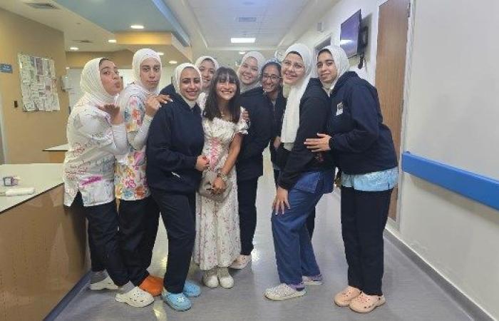 الإعلامية آلاء جاويش تدخل البهجة على نفوس مرضي مستشفى الناس فى زيارة مليئة بالمرح والطاقة الإيجابية