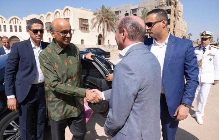 الرئيس السنغافوري يبدأ زيارته الرسمية لمصر بزيارة مركز الحرف بالفسطاط