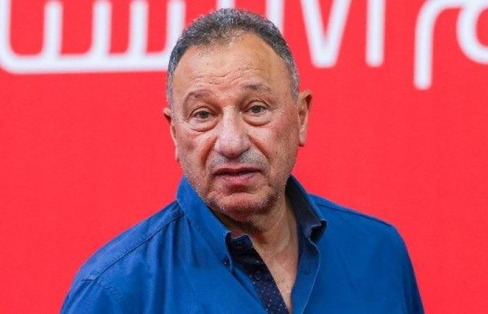 الأهلي أكبر مني.. استياء الخطيب من لافتات أعضاء الجمعية العمومية ويطالب بإزالتها | خاص