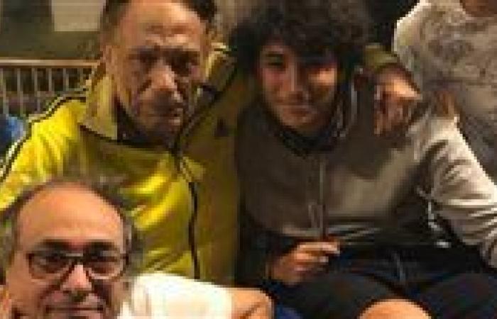 أكرم السعدني عن صورته مع عادل إمام: عملت ضجة في العالم العربي.. ونعيش في عصر الزعيم