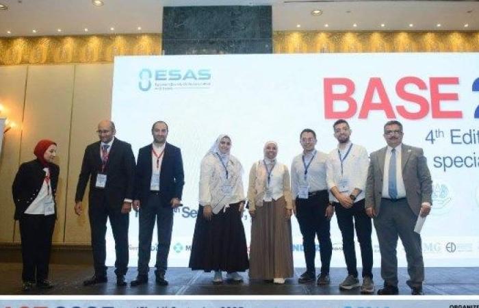 فريق طبي بوحدة الحالات الحرجة بجامعة أسيوط يحصد المركز الثالث في المؤتمر السنوي للجمعية المصرية لمقاومة الميكروبات والعدوى "BASE 2025"