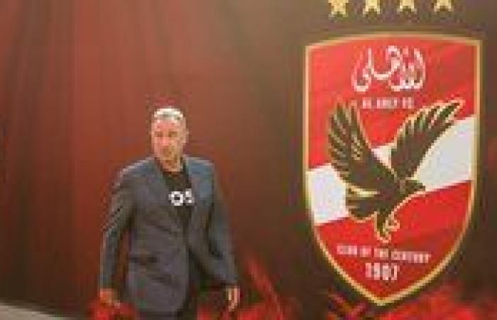 الخطيب يغادر إلي الأراضي السعودية لأداء مناسك العمرة