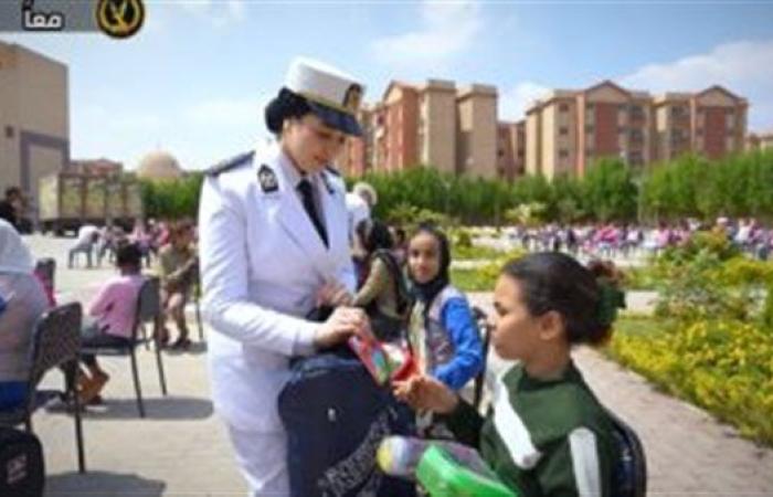 الداخلية تهدي حقائب مدرسية للأطفال الأولى بالرعاية بمناسبة العام الدراسي الجديد