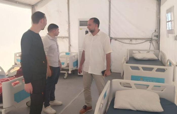 وكيل صحة سيناء شمال يواصل جولاته ويفاجئ مستشفيات الشيخ زويد رفح ويوقع خصم من مستحقات شركة النظافة (صور)